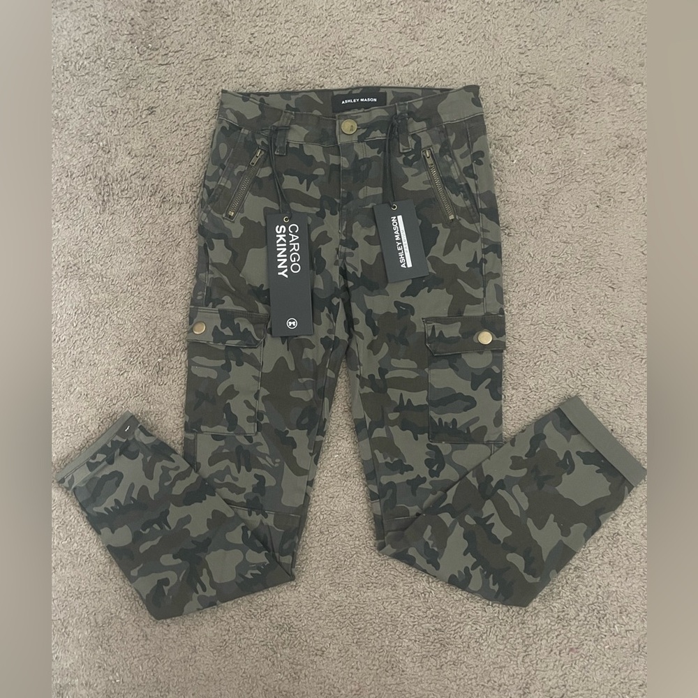 NWT Ashley Mason Camo Skinny Cargo Pants, Size 5/27